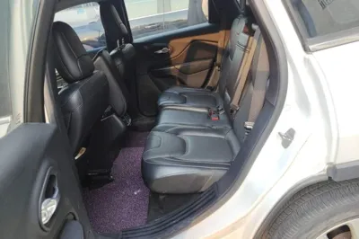 Jeep Cherokee 2016, 137500 км, за 40883.48 CNY - фото 14