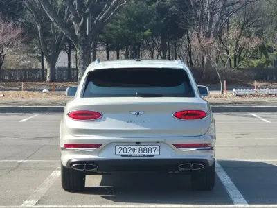 Bentley Bentayga 2023, 19000 км, за 243000000 KRW