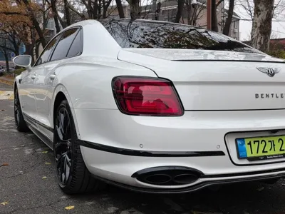 Bentley Flying Spur 2023, 13300 км, за 278000000 KRW