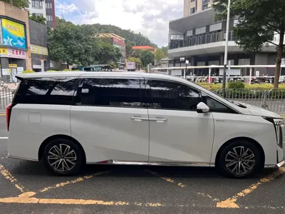 GAC Motor Trumpchi M8 2023, 25000 км, за 149800 CNY