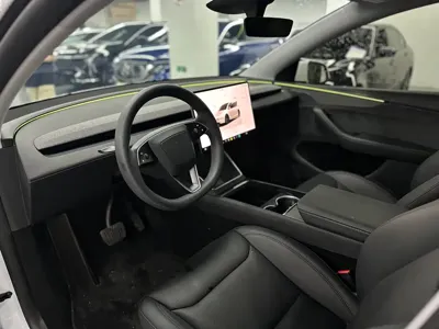 Tesla Model Y 2025, 6200 км, за 278000 CNY