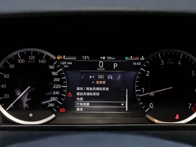Land Rover Velar 2023, 26200 км, за 240000 CNY - фото 15