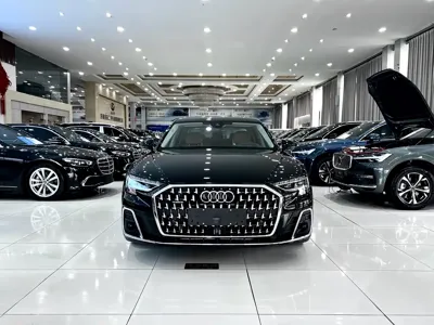Audi A8 2025, 9000 км, за 700300 CNY