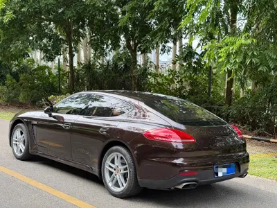 Porsche Panamera 2015, 60000 км, за 228000 CNY