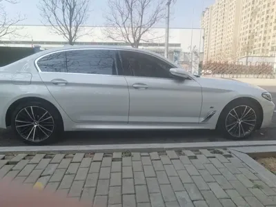 BMW 5 Series 2023, 28000 км, за 236900 CNY - фото 6