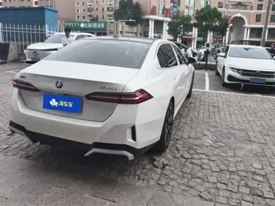 BMW 5 Series 2024, 25000 км, за 260000 CNY