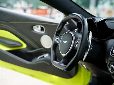 Aston Martin V8 Vantage 2018, 35200 км, за 838000 CNY - фото 42