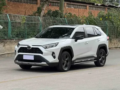 Toyota RAV4 · 2023 год