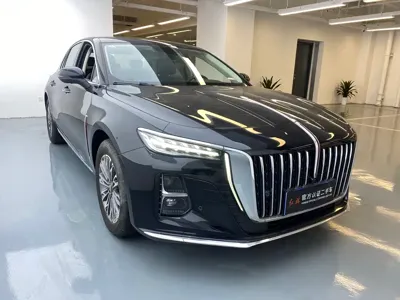 Hongqi Hongqi H5 2026, 5000 км, за 106800 CNY