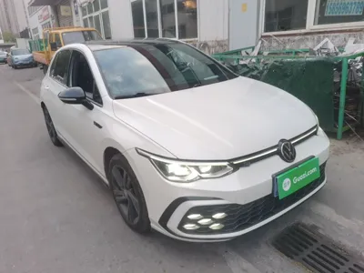 Volkswagen Golf 2021, 74500 км, за 103859.37 CNY