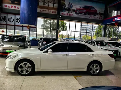 Toyota Crown 2017, 106000 км, за 109800 CNY