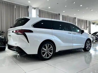 Toyota Sienna 2025, 10000 км, за 280300 CNY