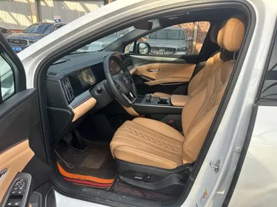 BYD L DM-i 2024, 15000 км, за 97800 CNY