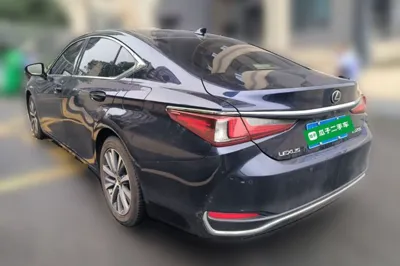 Lexus ES 2018, 105200 км, за 167929.74 CNY