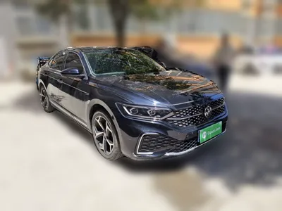 Volkswagen Passat 2024, 14500 км, за 141044.27 CNY