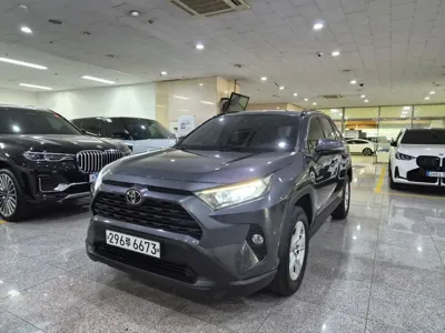 Toyota RAV4 · 2019 год