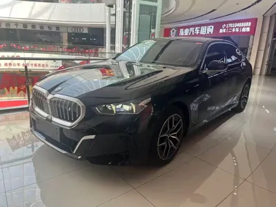 BMW i5 2024, 9000 км, за 188800 CNY