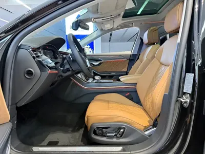 Audi A8 2025, 30000 км, за 838800 CNY - фото 6