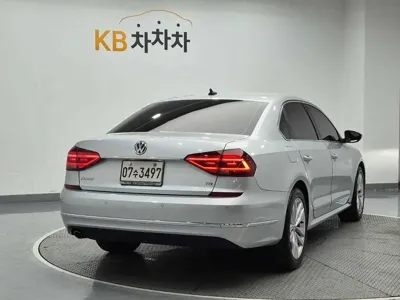 Volkswagen Passat 2018, 93635 км, за 7900000 KRW