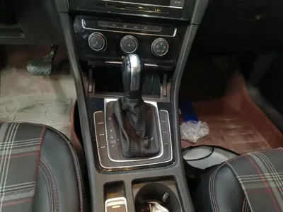 Volkswagen Golf 2019, 71100 км, за 43300 CNY - фото 14