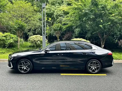 BMW i5 2025, 21000 км, за 226800 CNY
