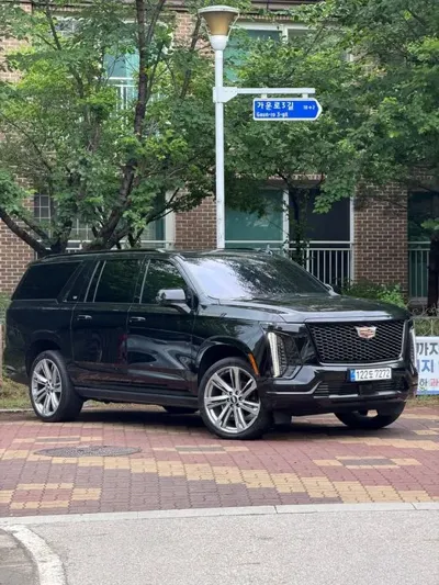 Cadillac Escalade · 2025 год