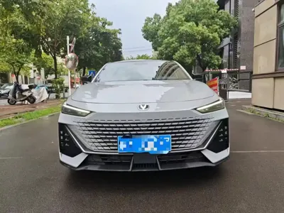 Changan UNI-V 2022, 30000 км, за 42000 CNY