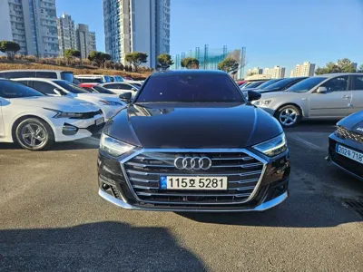 Audi A8 · 2021 год