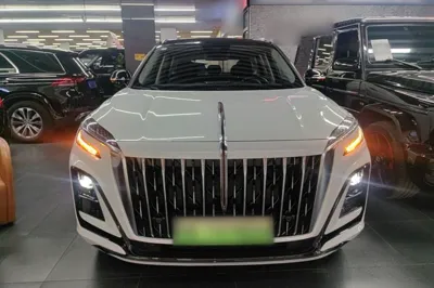 Hongqi HS3 PHEV 2025, 5300 км, за 107693.06 CNY
