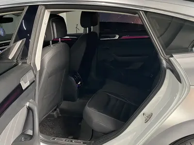 Volkswagen CC 2023, 70000 км, за 119900 CNY - фото 9