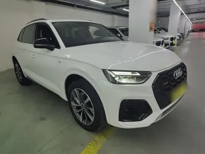Audi Q5L 2024, 33900 км, за 207900 CNY