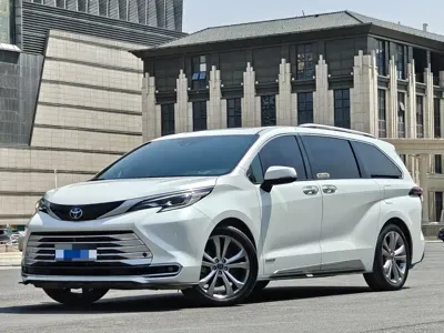 Toyota Sienna · 2023 год