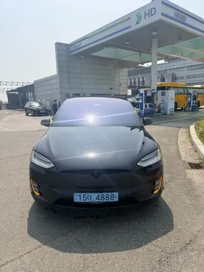 Tesla Model X · 2020 год