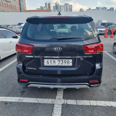 Kia Canival 2019, 104616 км, за 12700000 KRW