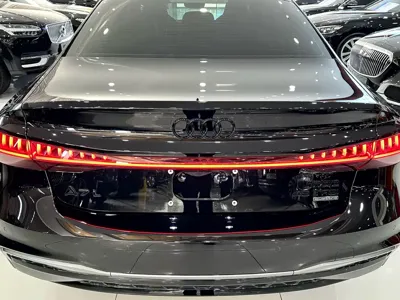 Audi A7L 2025, 9000 км, за 340300 CNY - фото 6