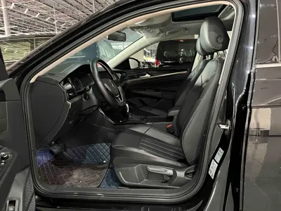 Volkswagen Passat 2023, 94000 км, за 78800 CNY - фото 9