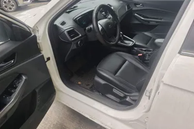 Ford Escort 2017, 64000 км, за 36838.2 CNY - фото 13