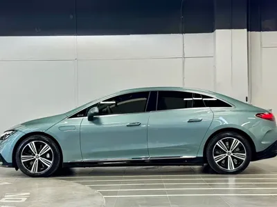 Mercedes-Benz EQE 2025, 3700 км, за 228800 CNY