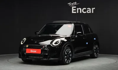 MINI Cooper · 2022 год