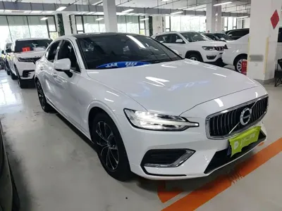 Volvo S60 2021, 34900 км, за 101100 CNY