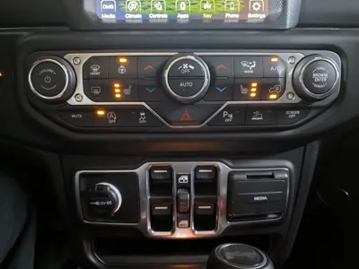 Jeep Wrangler 2023, 10340 км, за 49000000 KRW - фото 9