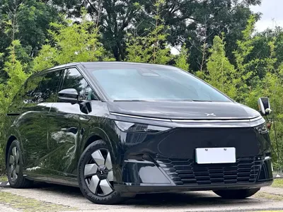 Xpeng X9 2024, 30000 км, за 216800 CNY