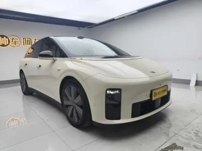 Li Auto 理想i6 2025, 6200 км, за 252800 CNY - фото 2