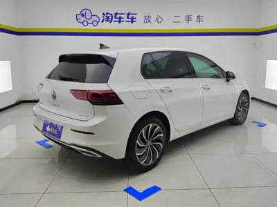 Volkswagen Golf 2023, 28500 км, за 95800 CNY