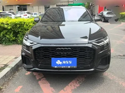 Audi Q8 2021, 97500 км, за 352000 CNY