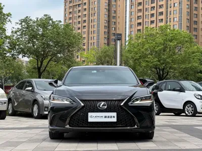 Lexus ES 2021, 50000 км, за 228000 CNY