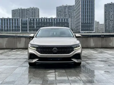 Volkswagen Passat 2022, 64400 км, за 95800 CNY