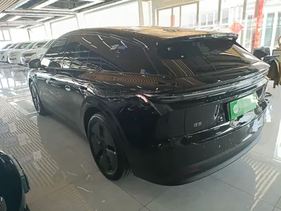 Li Auto Li Auto i6 2025, 10000 км, за 248880.45 CNY