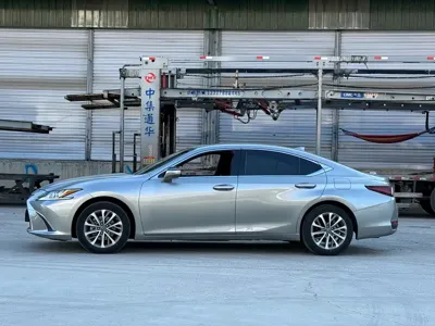 Lexus ES 2022, 37000 км, за 139800 CNY