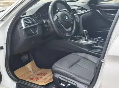 BMW 3 Series 2017, 100000 км, за 63000 CNY